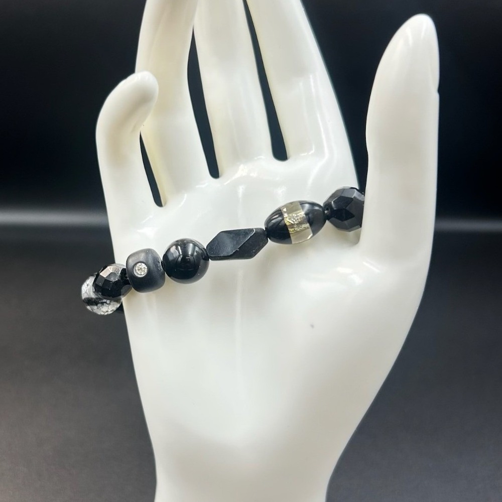 Vintage Black Beaded Bracelet with Unique Stone Designs‎ – Elegant Fashion